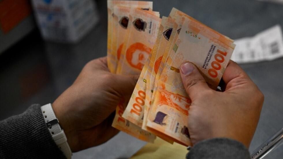 cambio de peso argentino a peso chileno hoy, 4 de mayo: valor, precio, qué es y a cuánto está el dólar blue