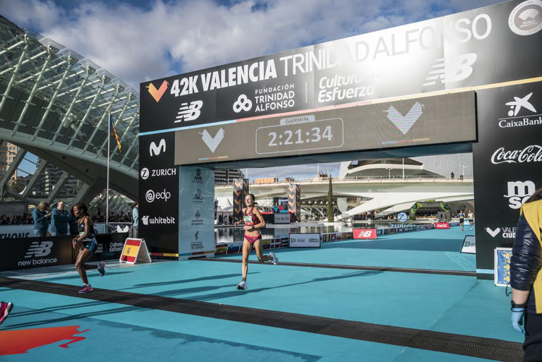 Valencia Marathon 2024 Your guide to the famously fast 26.2mile race