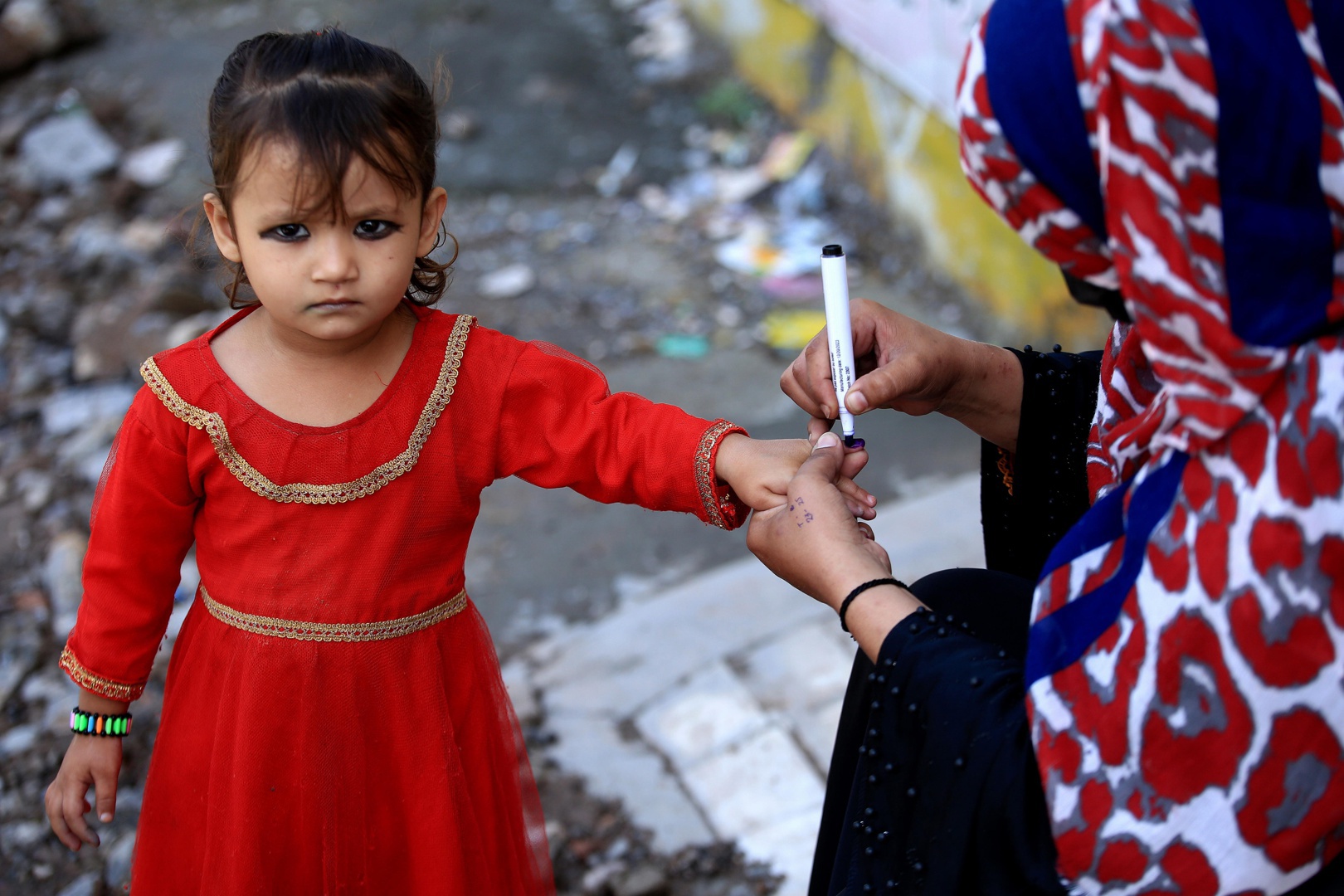afganistán y pakistán comienzan a vacunar a 34 millones de niños contra la polio
