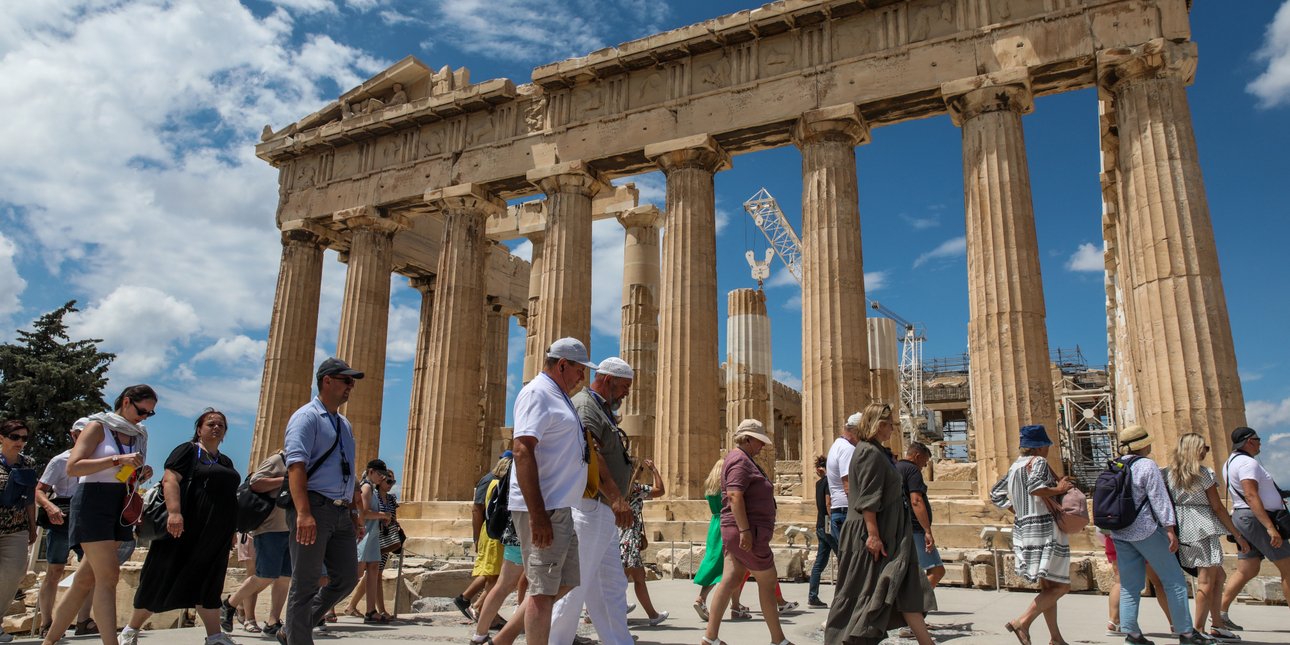εφορεία αρχαιοτήτων πόλης αθηνών: εδε για το περιστατικό με τις αρχαιοελληνικές ενδυμασίες στην ακρόπολη