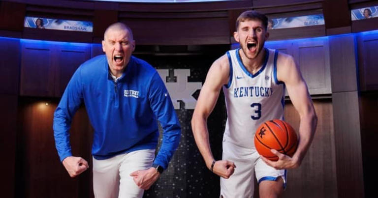 Kentucky coach Mark Pope poses with new commit Andrew Carr - UK Athletics