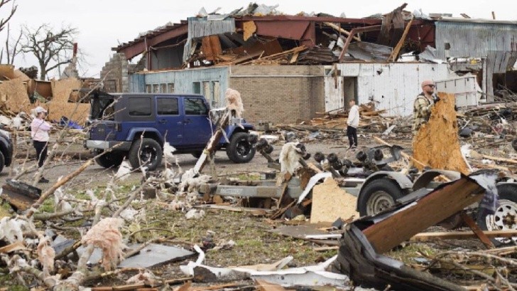video destrucción en eu por más de 100 tornados mortales el fin de semana