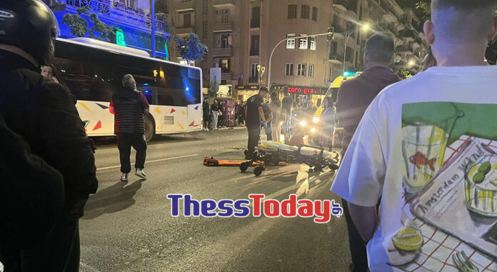 θεσσαλονίκη: μοτοσικλέτα παρέσυρε δύο άτομα στο κέντρο της πόλης – συνολικά τέσσερις τραυματίες