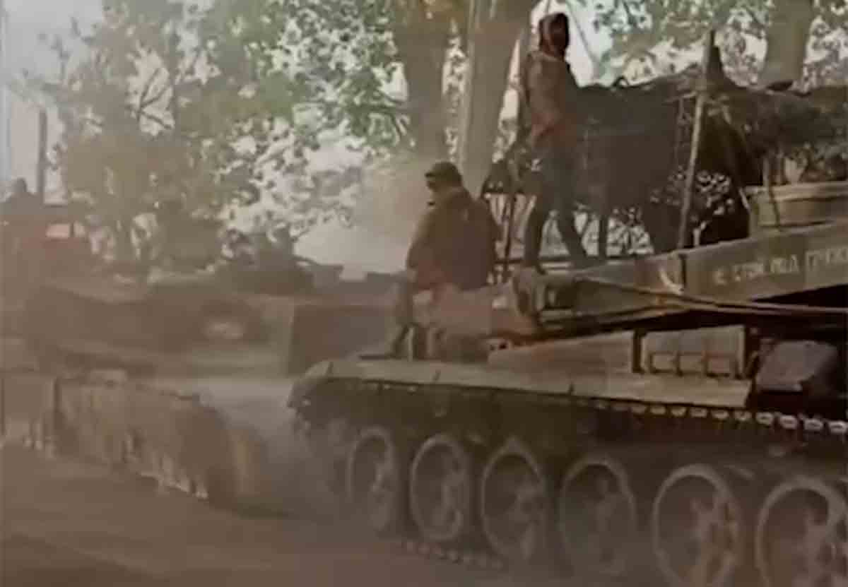 video: m1 abrams tank erobret i ukraine og udstillet som trofæ