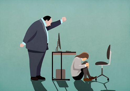 ley de acoso laboral: psicóloga clínica de la puc nos explica las claves para entender el mandato