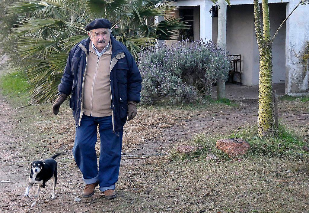 el expresidente josé mujica anuncia que le detectaron un tumor en el esófago difícil de tratar