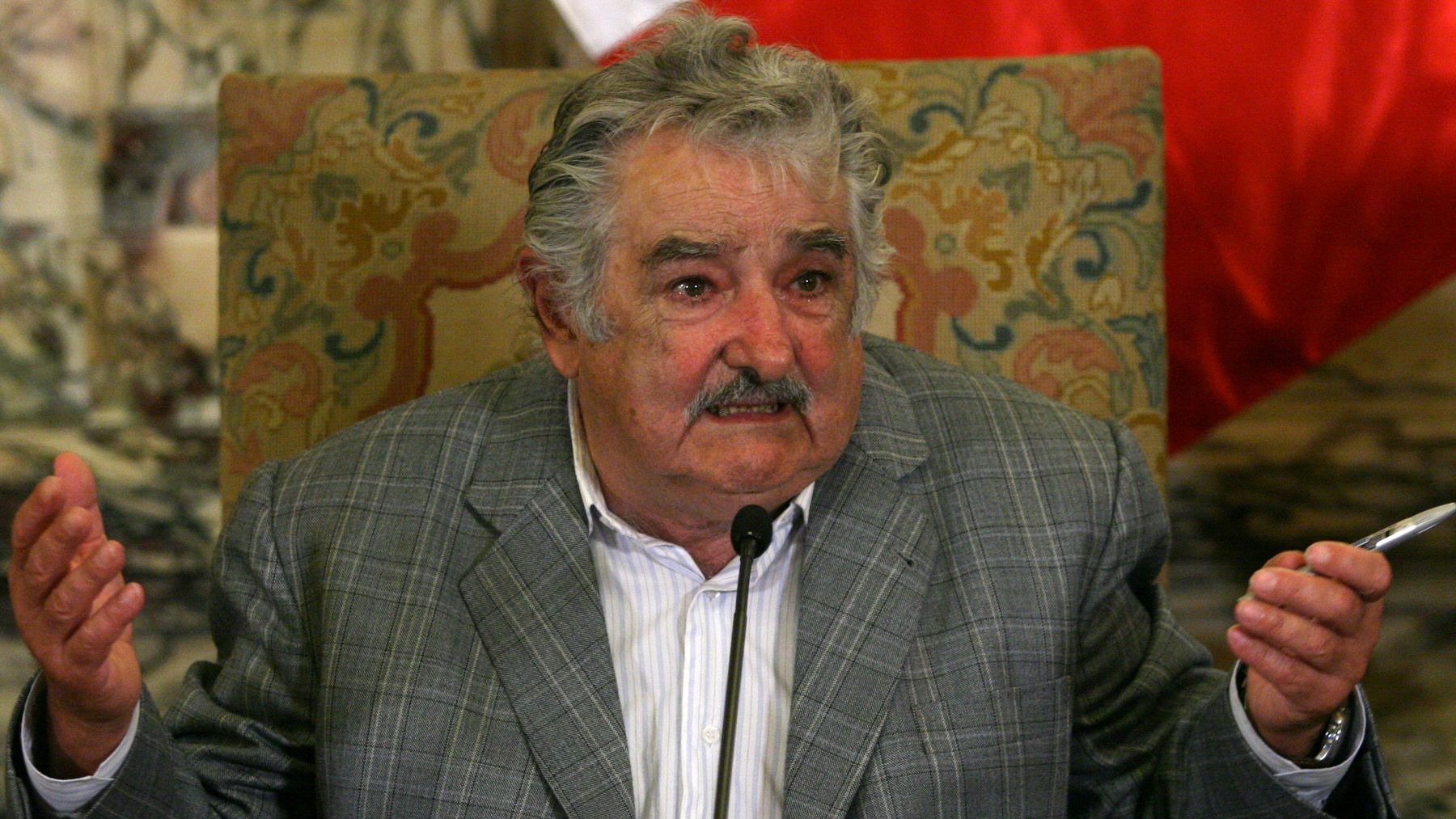 josé mujica: expresidente de uruguay tiene un tumor en el esófago