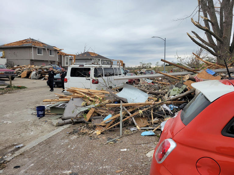 Nebraska tornadoes: Elkhorn home shifts off foundation, trapping woman ...