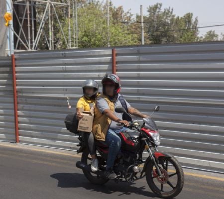 avanza reforma que prohíbe a menores de 12 años viajar en motocicleta