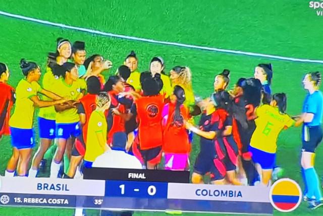 jugadoras de brasil provocan a las de colombia y el partido del sub-20 termina en riña: video