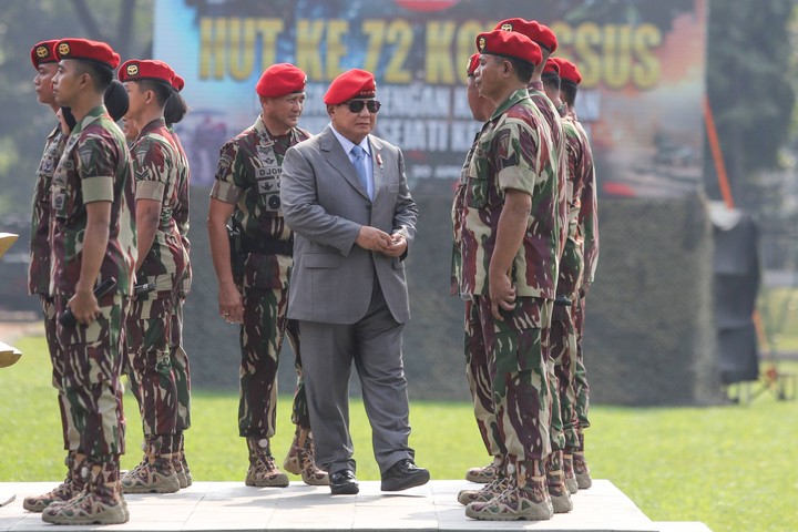 foto: prabowo kenakan baret merah hadiri hut ke-72 kopassus