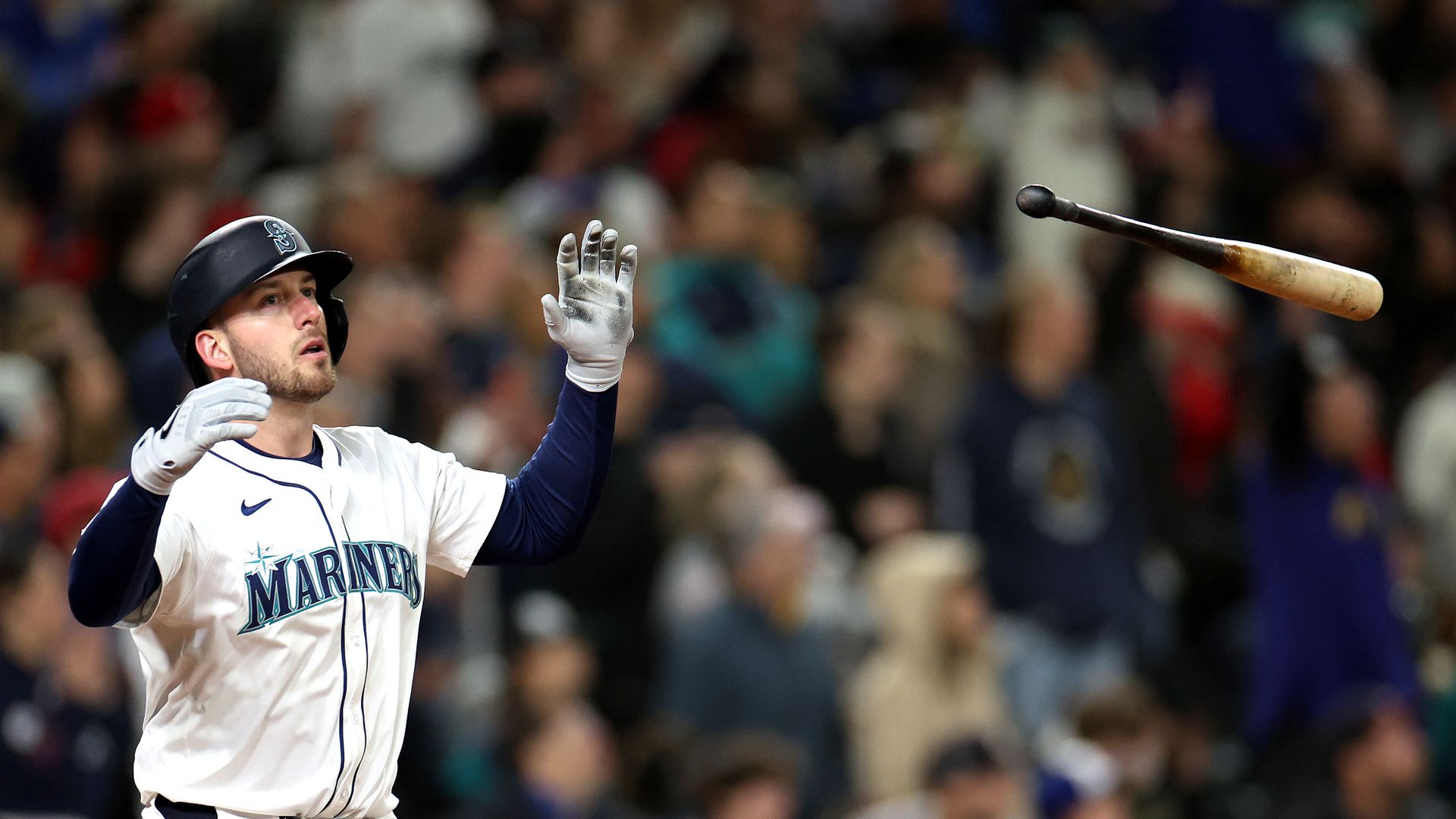 mariners win battle of dueling no-hitters over atlanta, 2-1