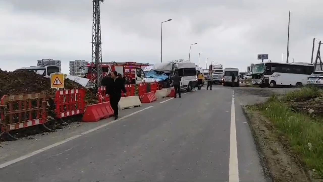silivri'de işçi servisi kaza yaptı: 1'i ağır 6 yaralı
