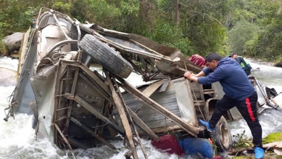 pérou: nouveau bilan de 25 morts dans un accident d'autocar