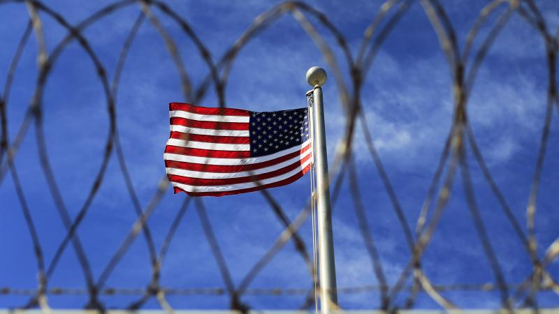 un ex-employé du renseignement américain condamné à 21 ans de prison pour espionnage