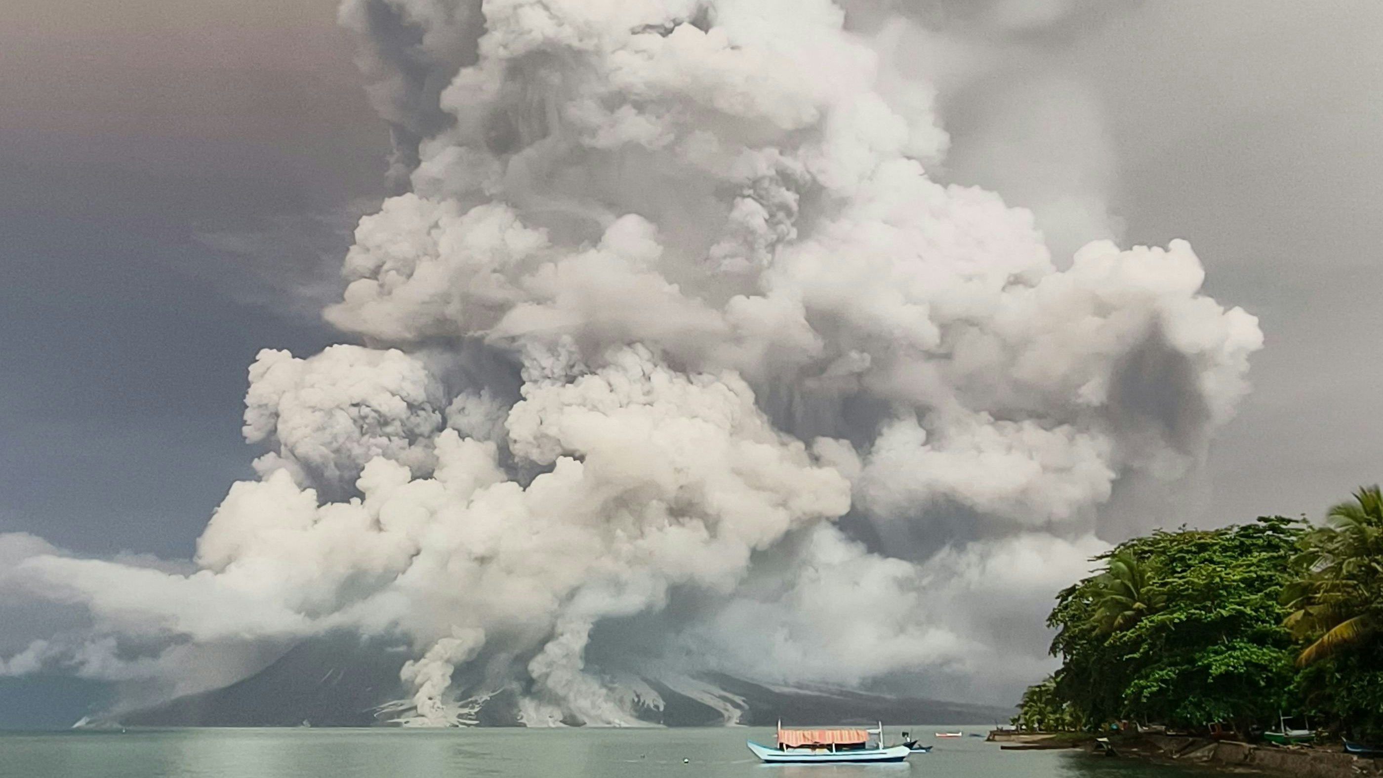 vulkan ruang ausgebrochen – mega-tsunami befürchtet