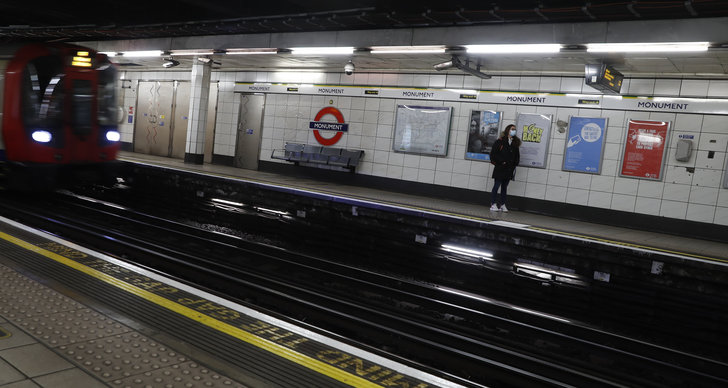 larm om svärdattack vid tunnelbanestation i london