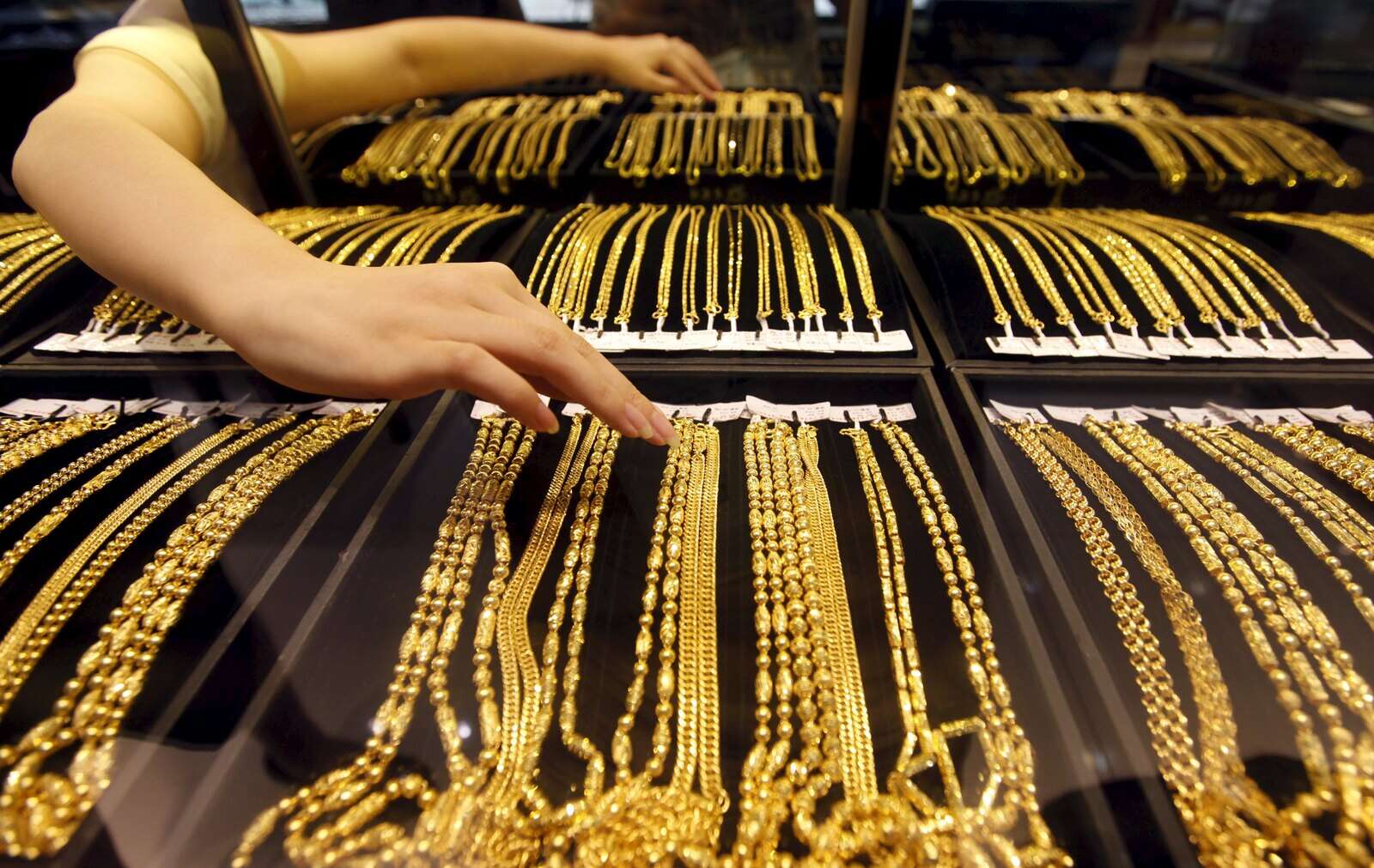 uae: gold jewellery demand loses shine, plunges 10% due to record prices