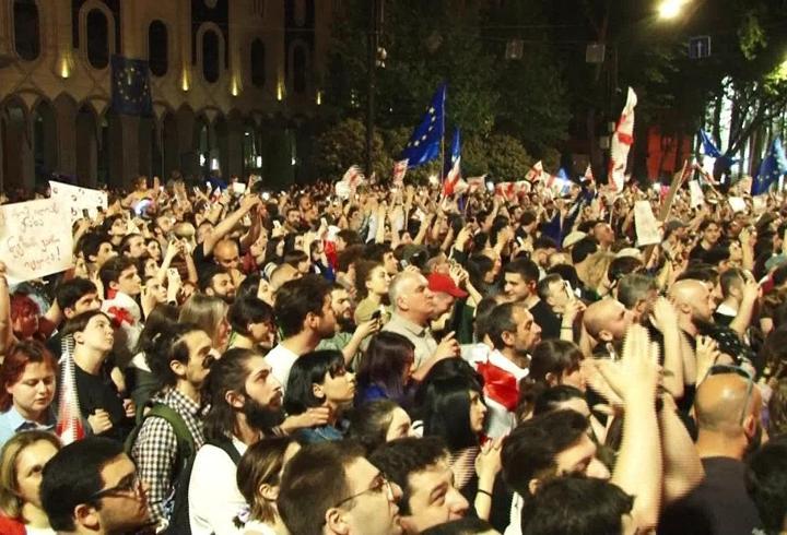 gürcistan'da ''yabancı ajan'' gerginliği! binlerce kişi sokaklarda