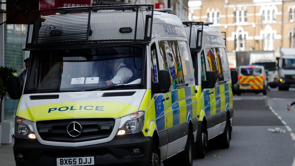 λονδίνο: συνελήφθη ο δράστης της επίθεσης με σπαθί - τουλάχιστον τέσσερις τραυματίες