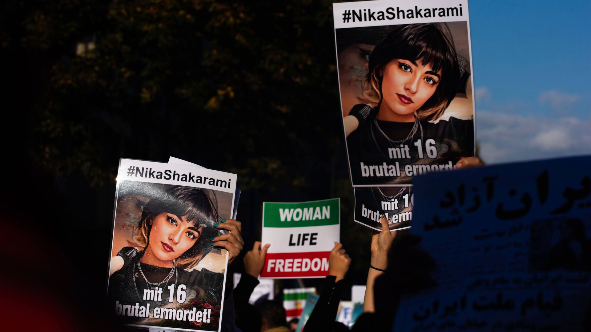 iran: aktivistin nika shakarami offenbar durch schläge und misshandlung durch sicherheitskräfte getötet