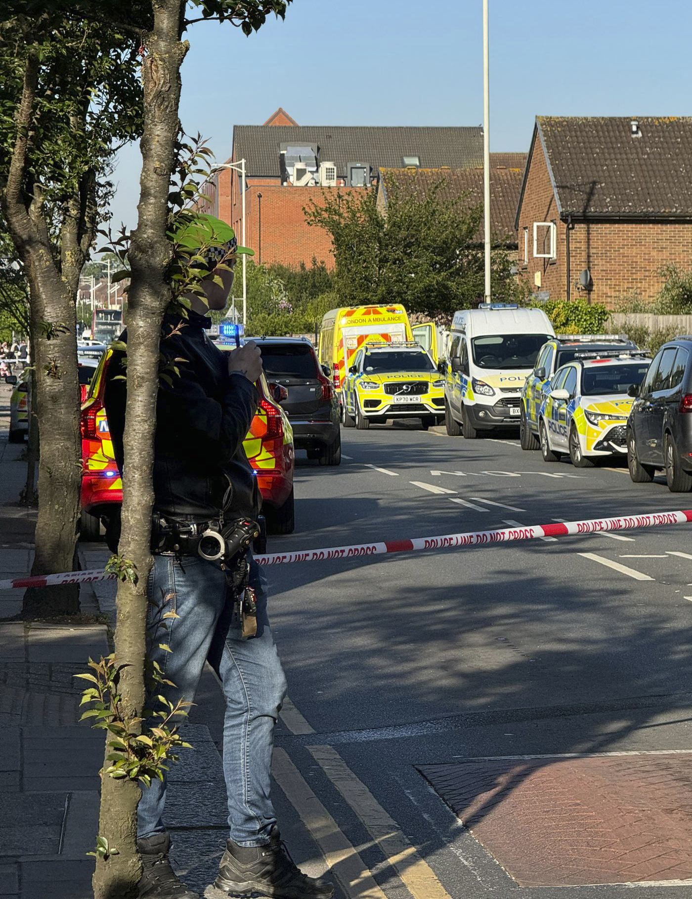 επίθεση με σπαθί στο λονδίνο – τουλάχιστον πέντε τραυματίες