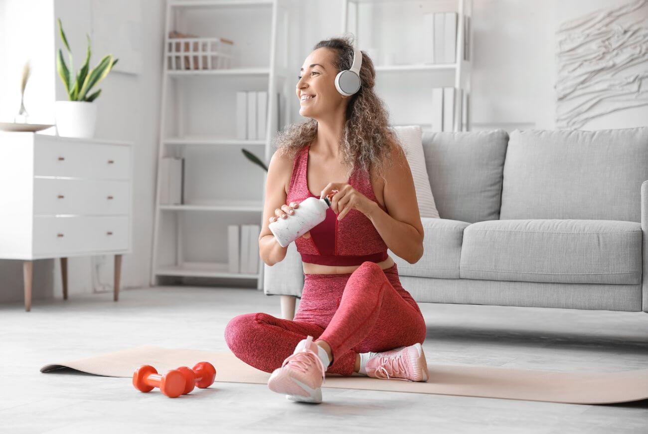 via deze vijf manieren kun je thuis trainen: blijf actief, gezond en fit