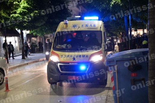 απίστευτο τροχαίο στο κέντρο της λάρισας: αυτοκίνητο ''προσγειώθηκε'' σε άνδρα που καθόταν σε παγκάκι (εικόνες)
