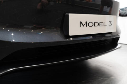 新 Tesla Model 3 Performance 抵港 破百 3.1 秒 + 528KM 續航力