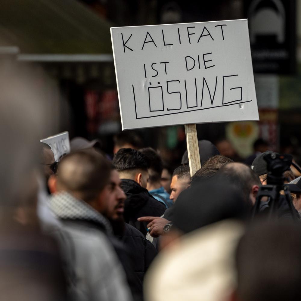 Nach Kalifat-Demo In Hamburg: Faeser Setzt Auf Mehr Abschiebungen Von ...