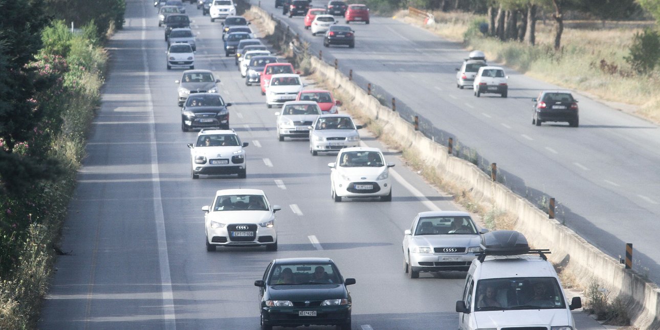 θεσσαλονίκη: καραμπόλα τριών οχημάτων στην περιφερειακή οδό