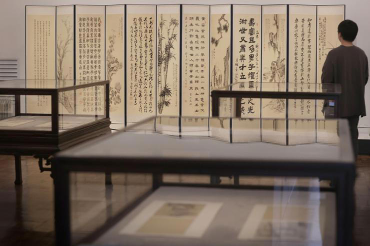 The Kansong Art Museum, known as Korea’s oldest private institution that boasts a historic collection of over 16,000 cultural artifacts, is reopening its Bohwagak venue in Seongbuk District, northeastern Seoul, in May with an archival exhibition, 'Bohwagak 1938,' after a 19-month renovation. Yonhap