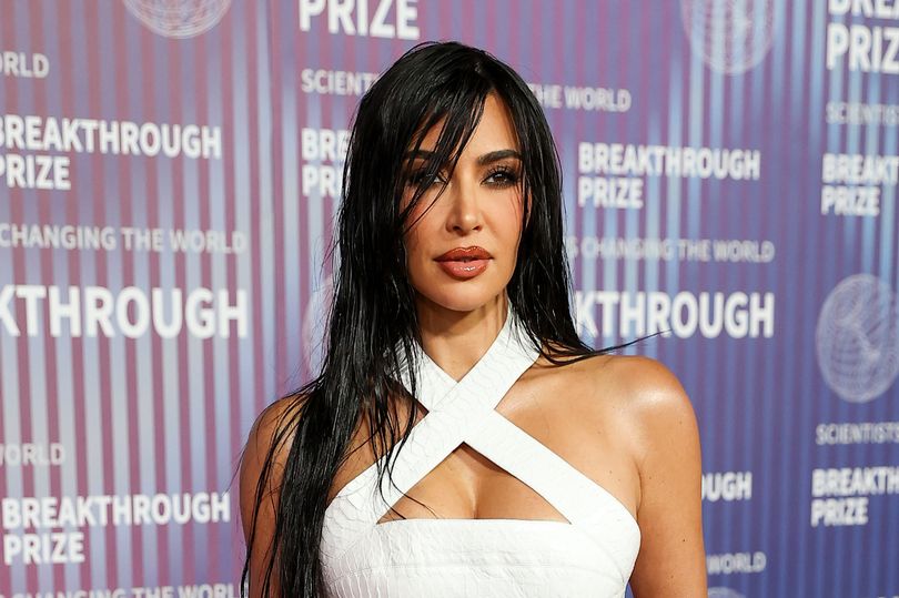 Kim Kardashian Debuts New Pink Hair And Fans Say She's 'copying' Kanye ...