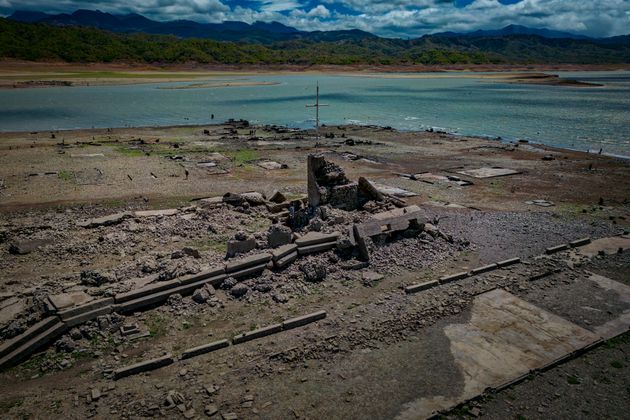 φιλιππίνες: βυθισμένη αρχαία πόλη αναδύθηκε από το νερό, το κύμα ζέστης στέγνωσε φράγμα