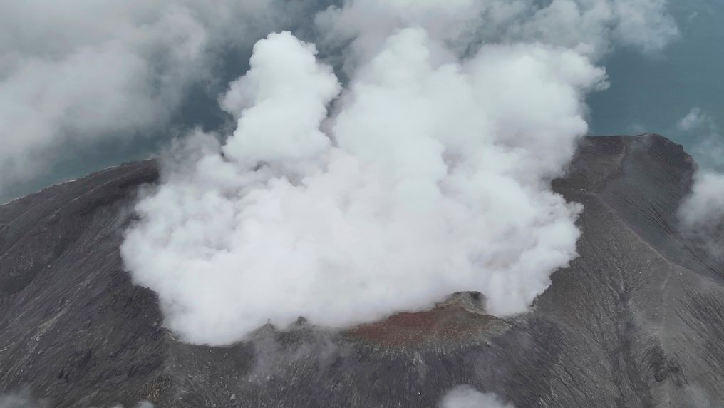 ινδονησία: έκλεισε διεθνές αεροδρόμιο από έκρηξη ηφαιστείου - απομακρύνθηκαν κάτοικοι