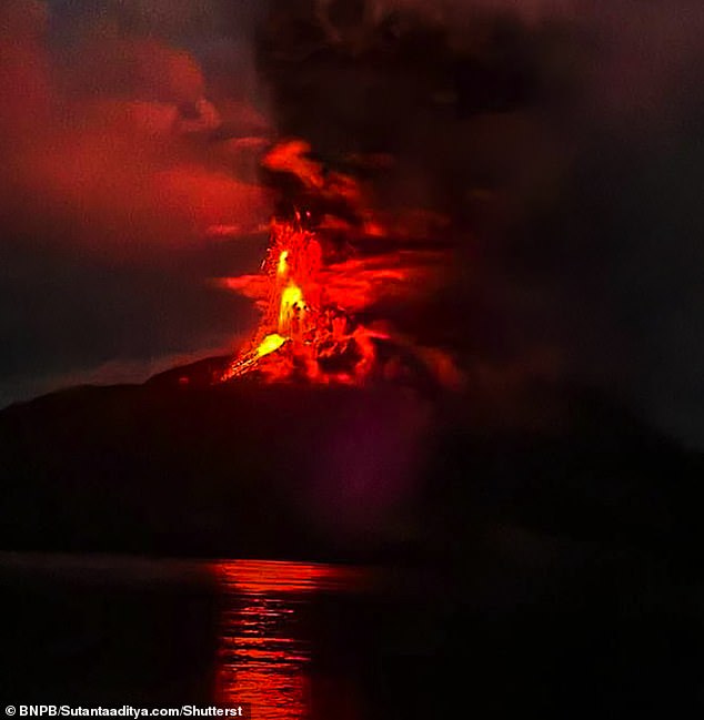 tsunami alert as indonesia 'ring of fire' volcano spectacularly erupts