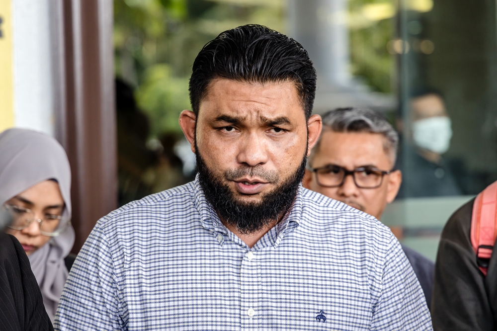 blogger papagomo under arrest for alleged seditious remarks against agong