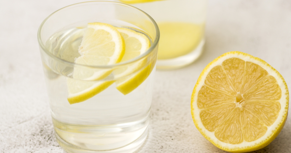 efter klam afsløring: derfor skal du ikke bestille vand med citronskiver på restaurant