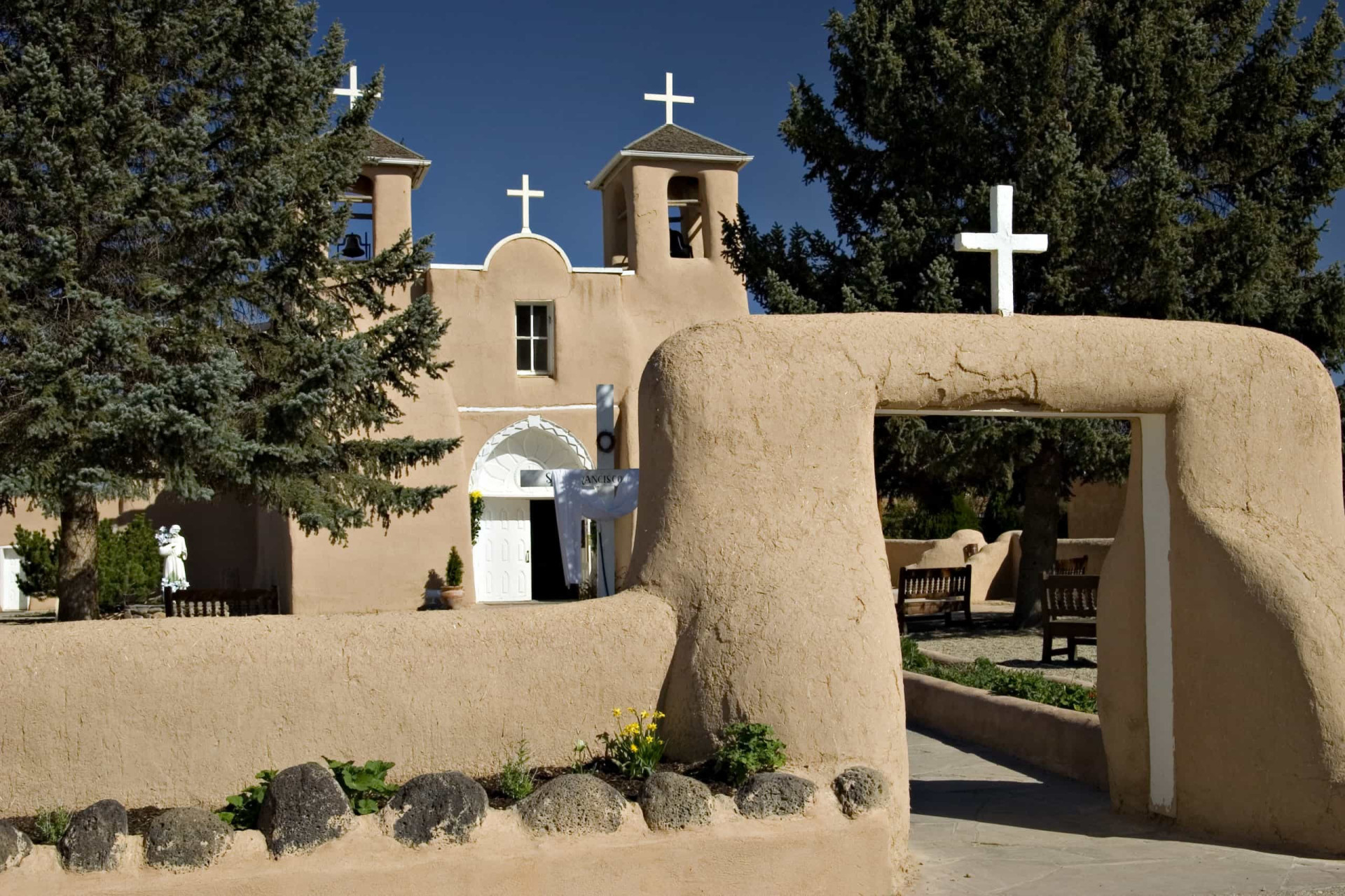 <p>Nearby Ranchos de Taos is worth a detour for its beautiful San Francisco de Asís Mission Church. Built between 1772 and 1816, its stands as a fine example of a New Mexico Spanish colonial place of worship.</p>