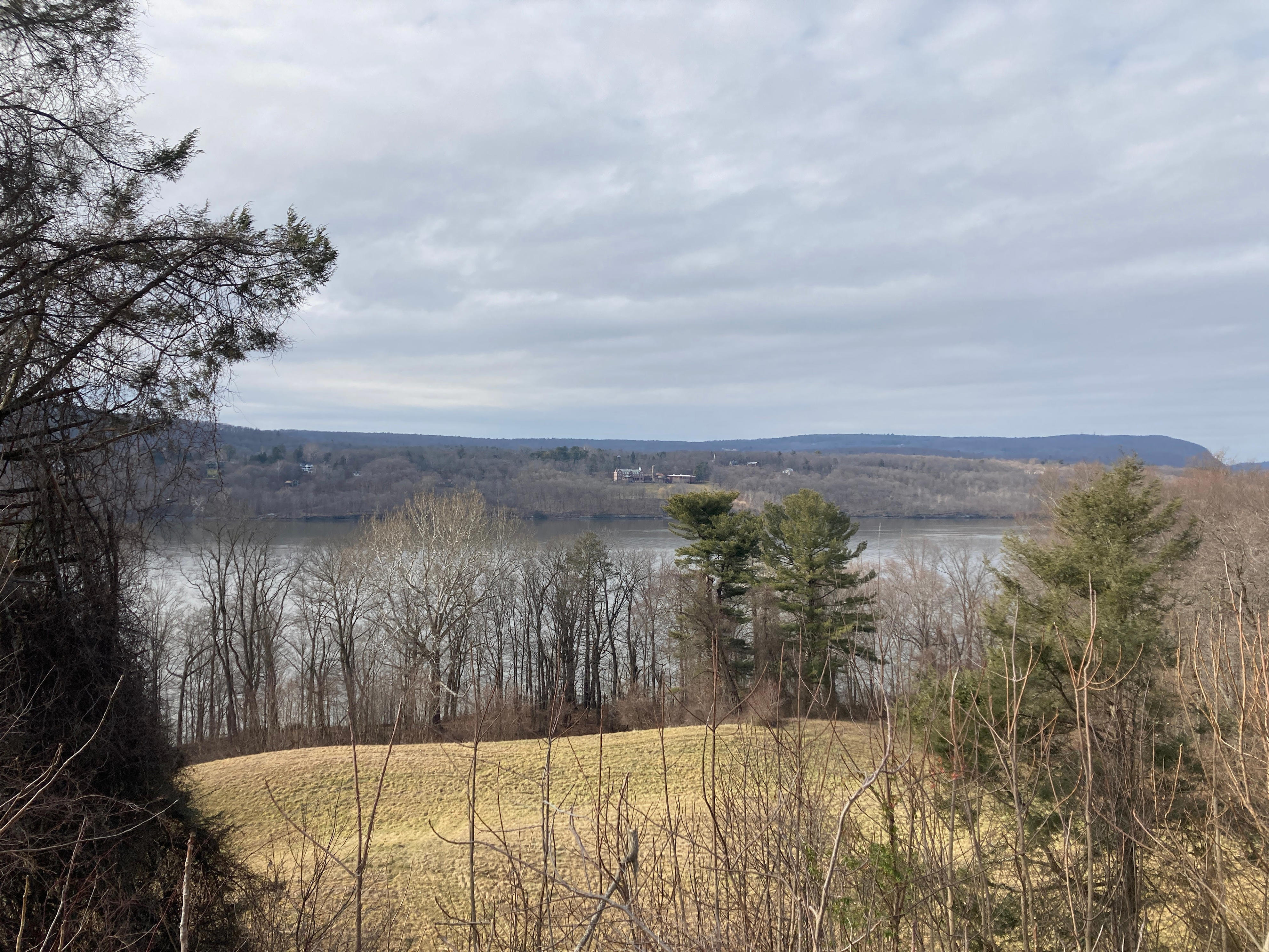<p>The mansion is situated on 153 acres of land in the scenic Hudson Valley.</p><p>As our tour guide put it, "It's like they get to live in a beautiful landscape painting whenever they wish."</p>