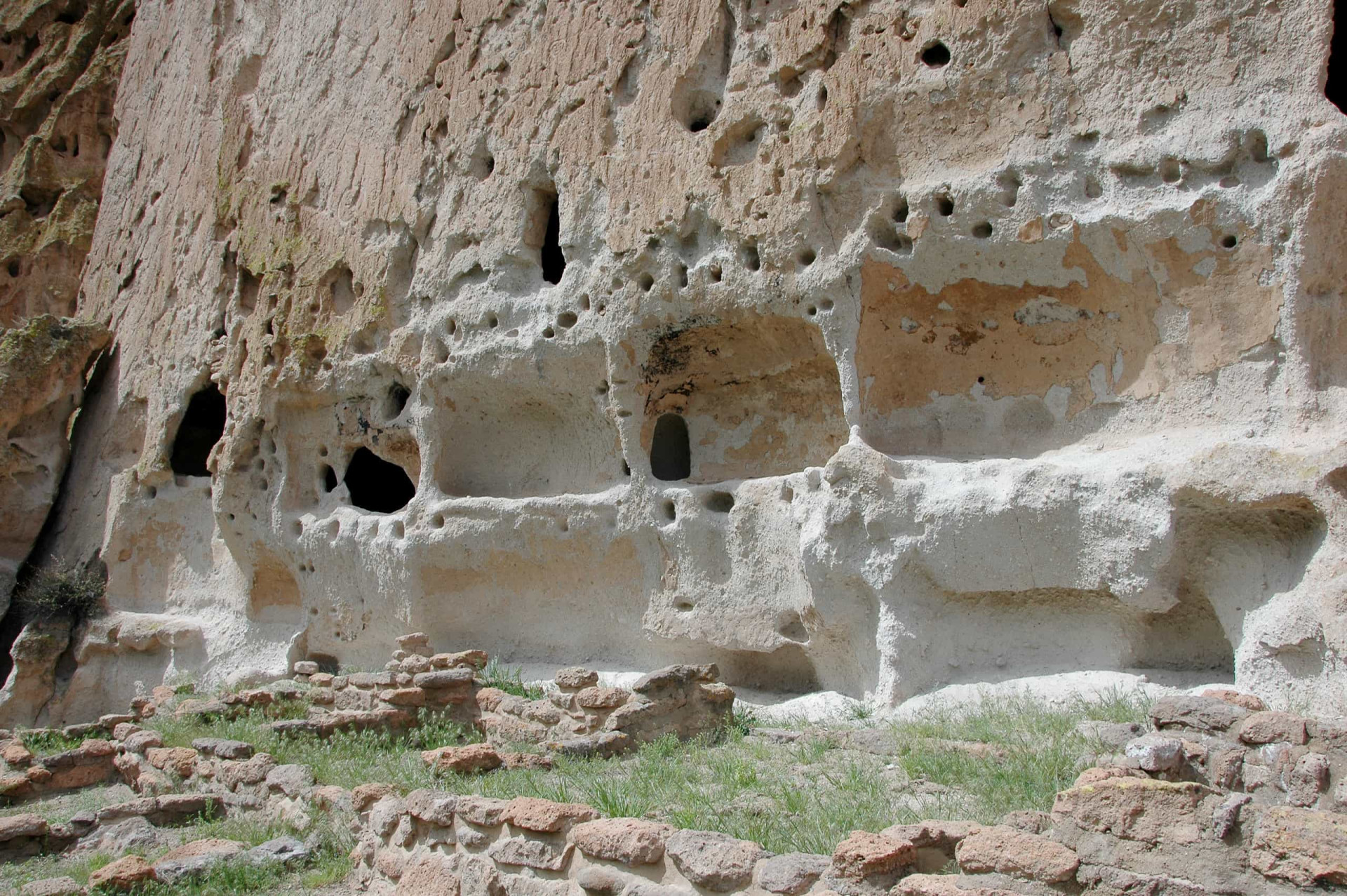 <p>The Bandelier National Monument preserves the homes of the territory of the Ancestral Puebloans, an area likely occupied from 1150 to 1600. It's possible to explore these indigenous habitats, which offer a glimpse into Pueblo culture and daily life.</p><p>You may also like:<a href="https://www.starsinsider.com/n/305376?utm_source=msn.com&utm_medium=display&utm_campaign=referral_description&utm_content=487164v6en-en"> Classic cinema's most notorious villains</a></p>