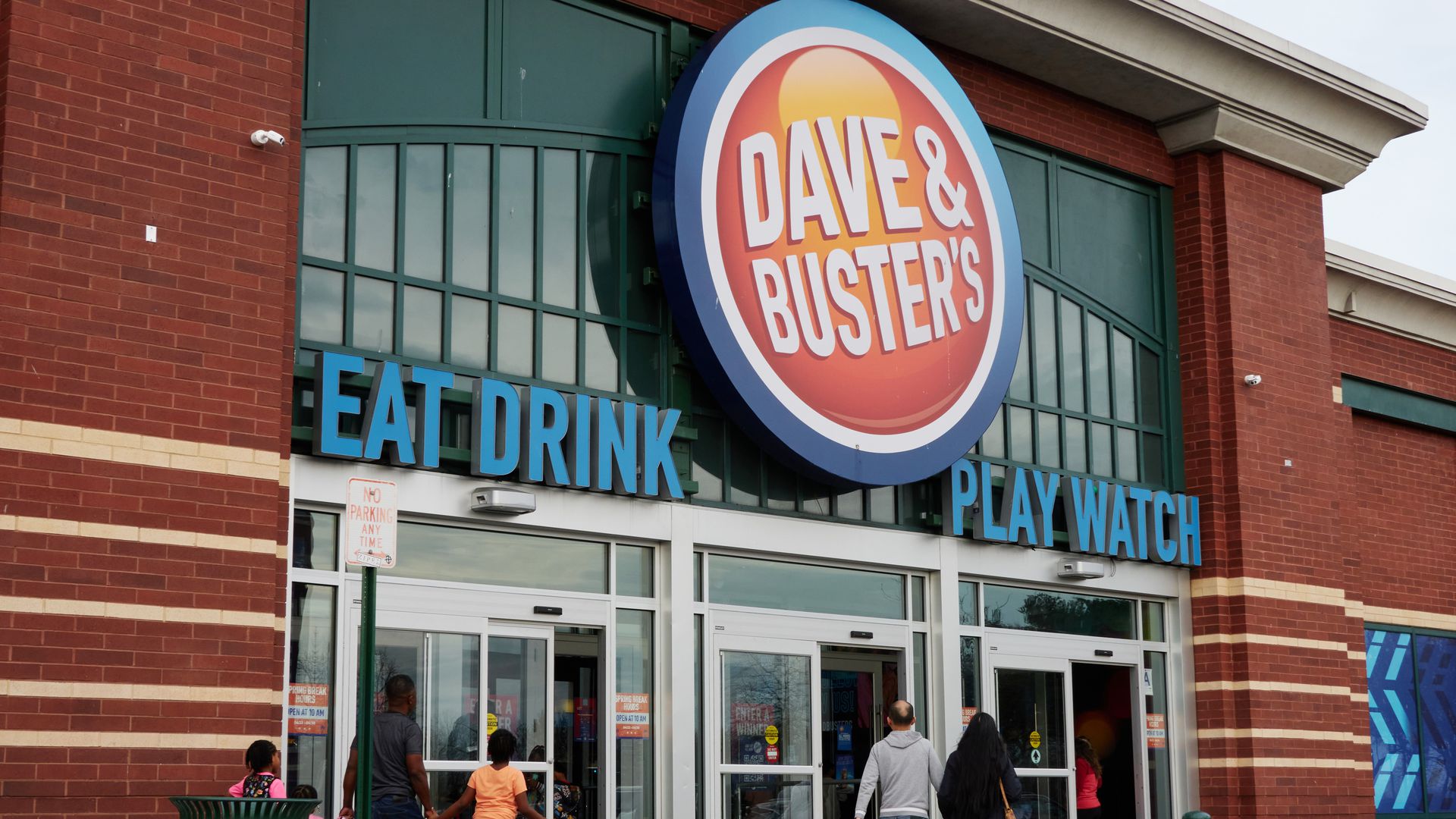 dave and buster’s is going to let you start gambling on arcade games