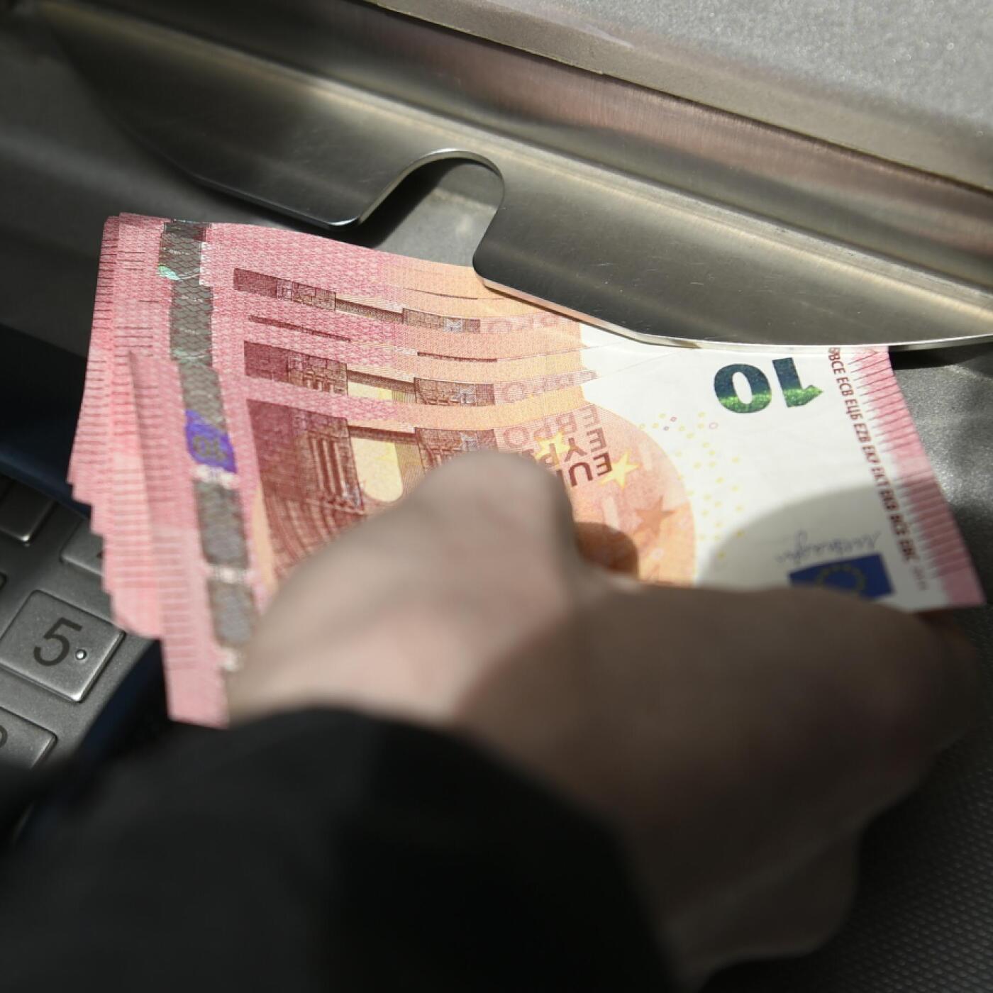15 monate haft für ertragreiche bankomaten-manipulationen