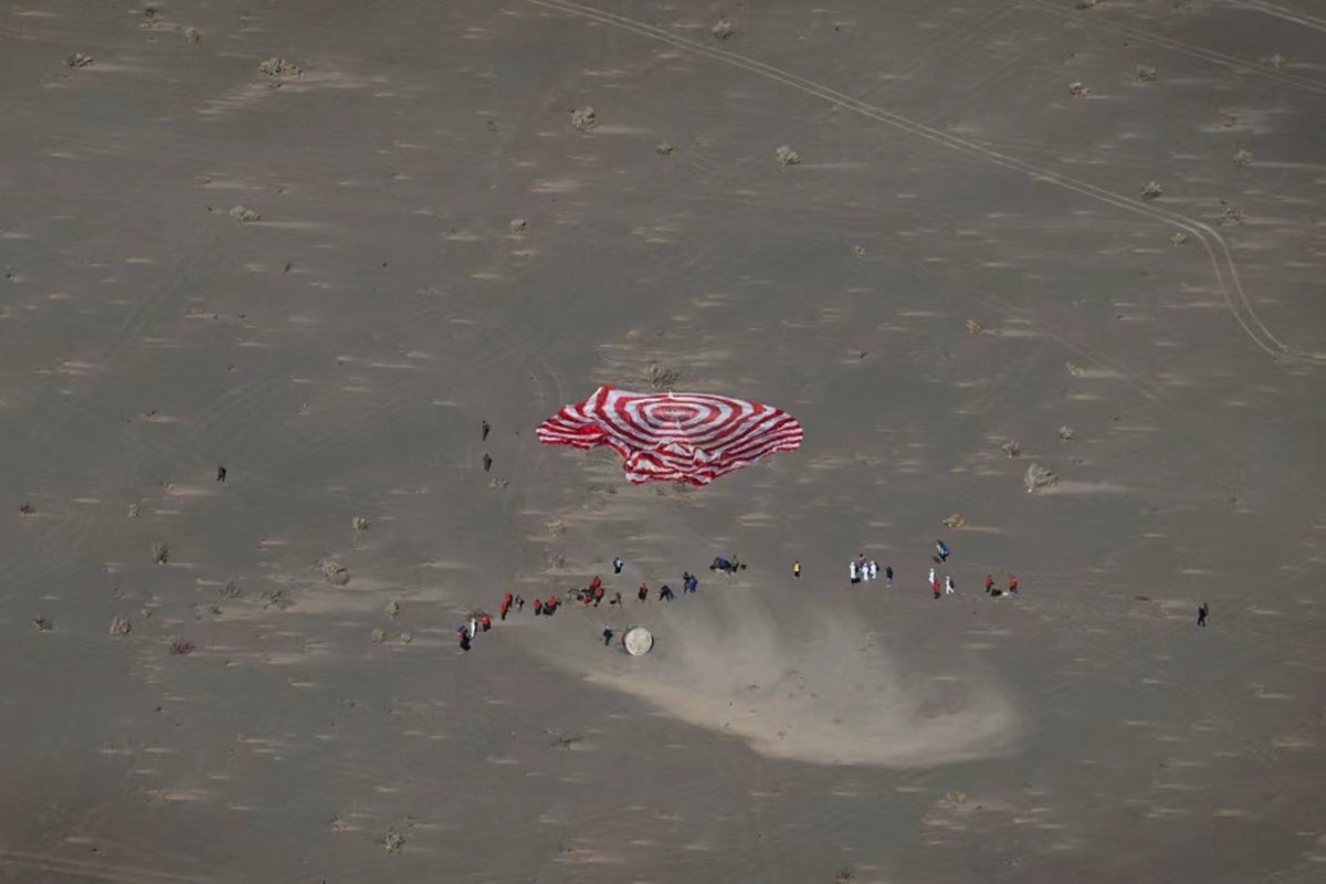 chinese astronauts return to earth after six months in space