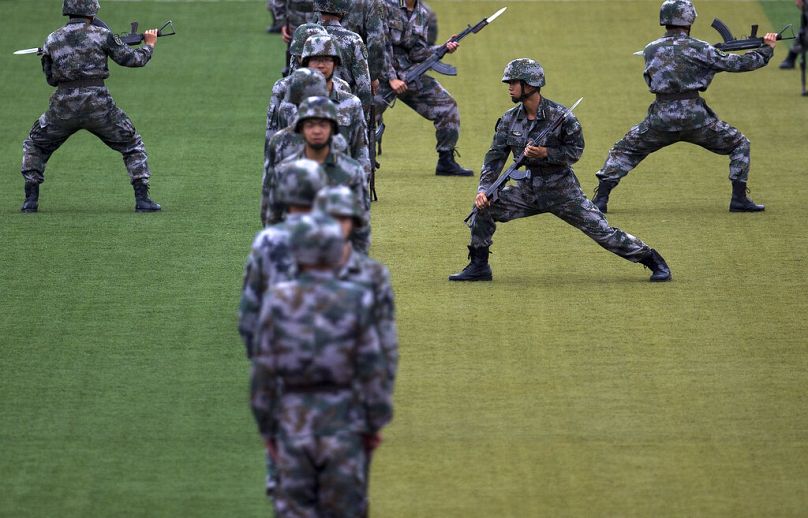 kína nagyot lódított a védelmi kiadásairól - háromszor akkorák, mint amennyit bejelentett