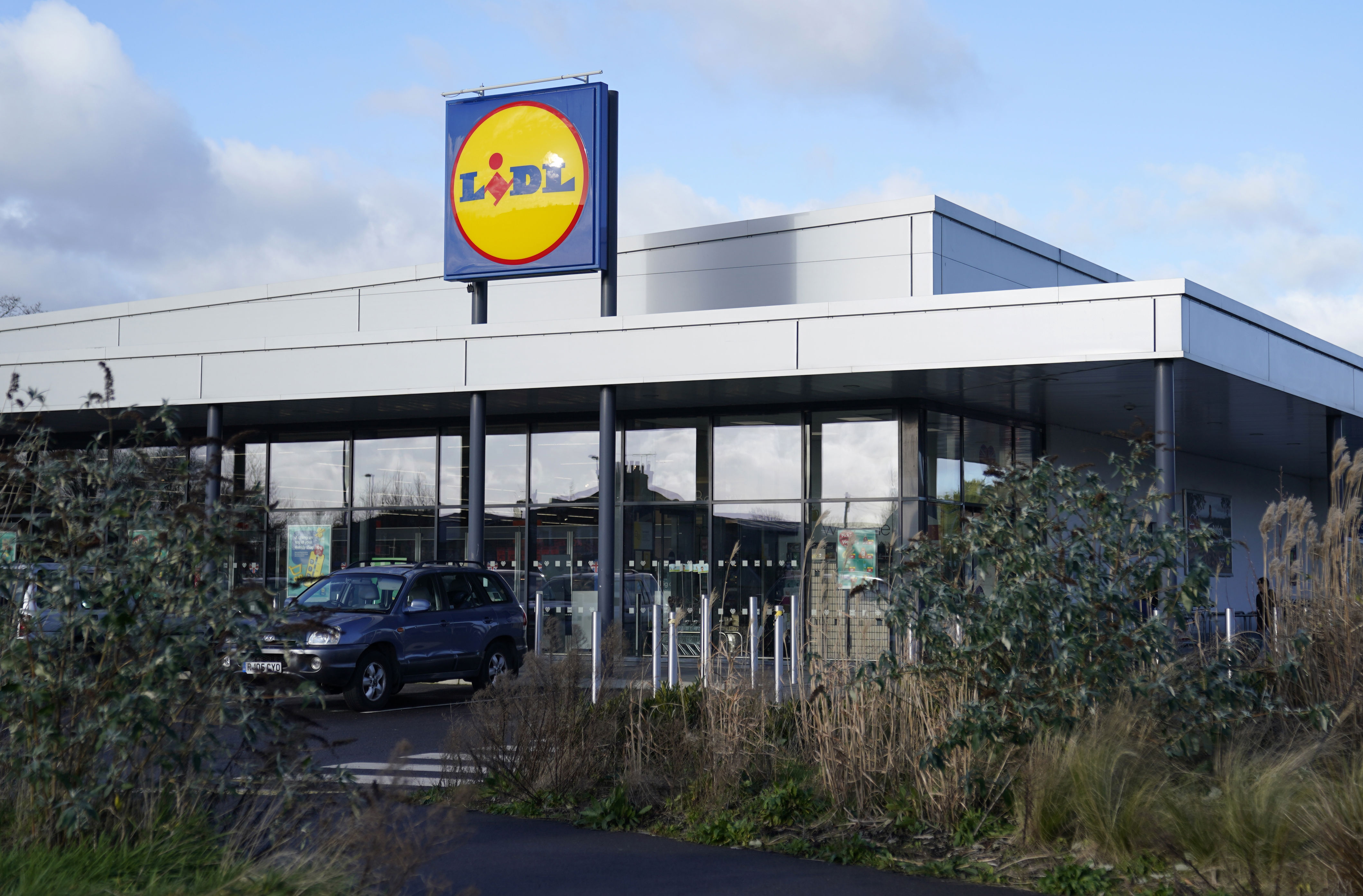 lidl plans hundreds of new supermarket openings across britain