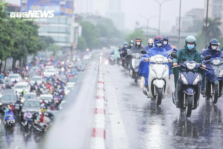 Ngày 1/5, không khí lạnh tràn về chấm dứt đợt nắng nóng gay gắt diện rộng ở Bắc Bộ. (Ảnh minh hoạ: Ngô Nhung)