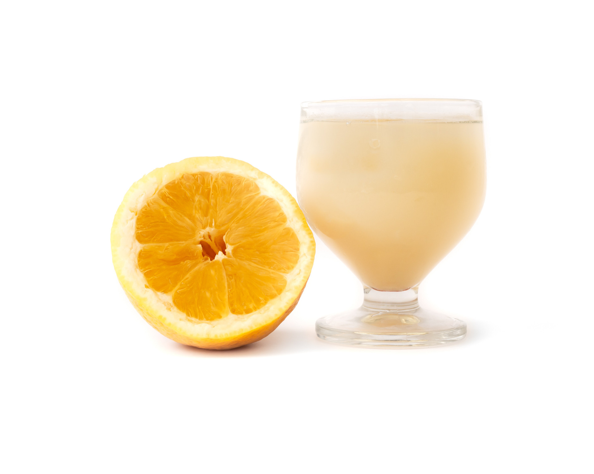 <p>Ingrédients: eau de vie (alcool distillé obtenu à partir de canne à sucre), miel, sucre, zeste de citron, jus de citron. </p> <p>Comment servir: mixer tous les ingrédients et bien mélanger! Vous pouvez utiliser d'autres jus de fruits, tels que l'orange ou l'ananas, au lieu du citron traditionnel.</p>   <p>Mettez tout en oeuvre pour <a href="https://fr.starsinsider.com/health/355390/adieu-la-gueule-de-bois-grace-a-nos-conseils-pratiques">éviter la gueule de bois</a>!</p>