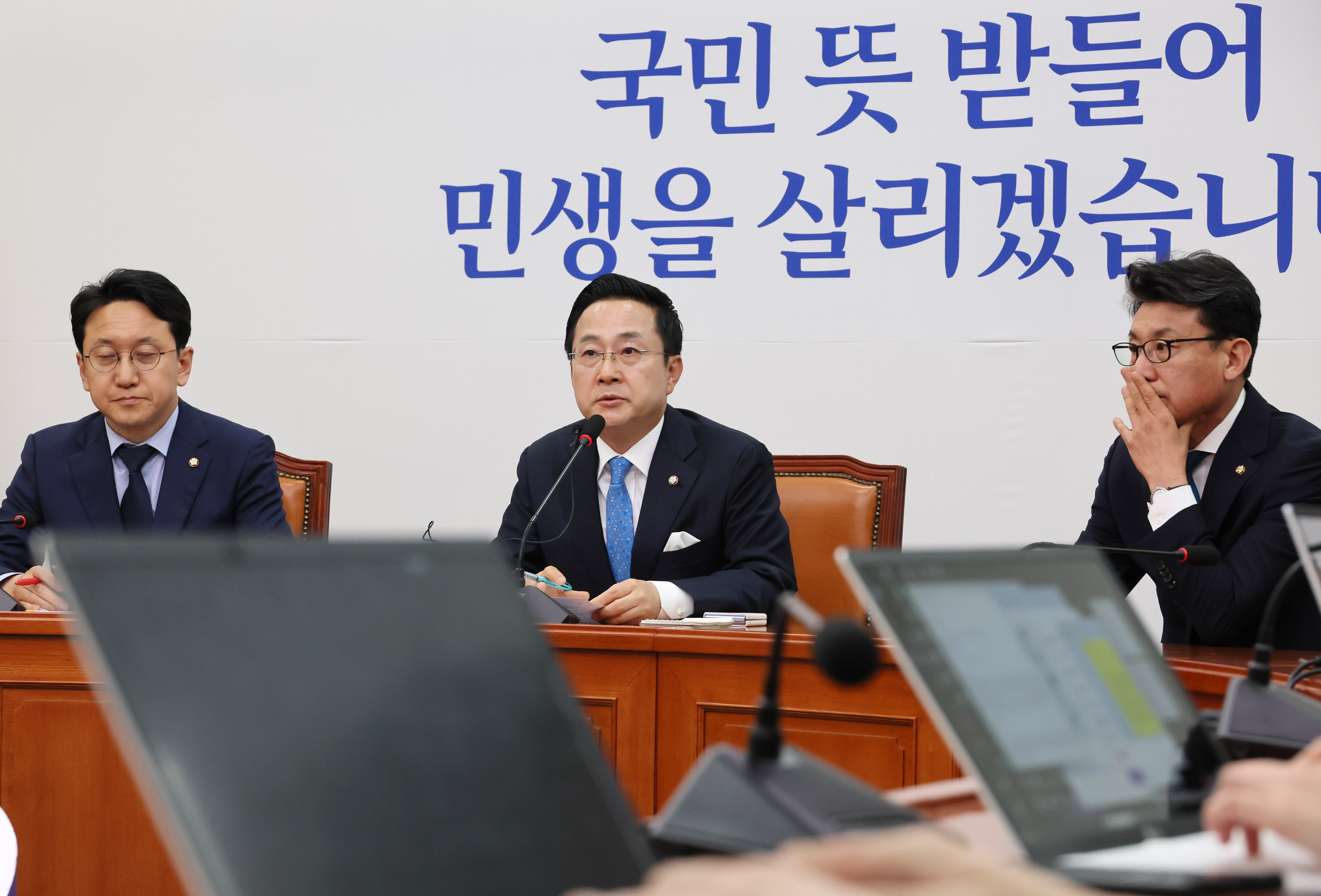 민주 “尹 우이독경 회담” 하루 만에 강공… 5월 내내 특검 정국 예고