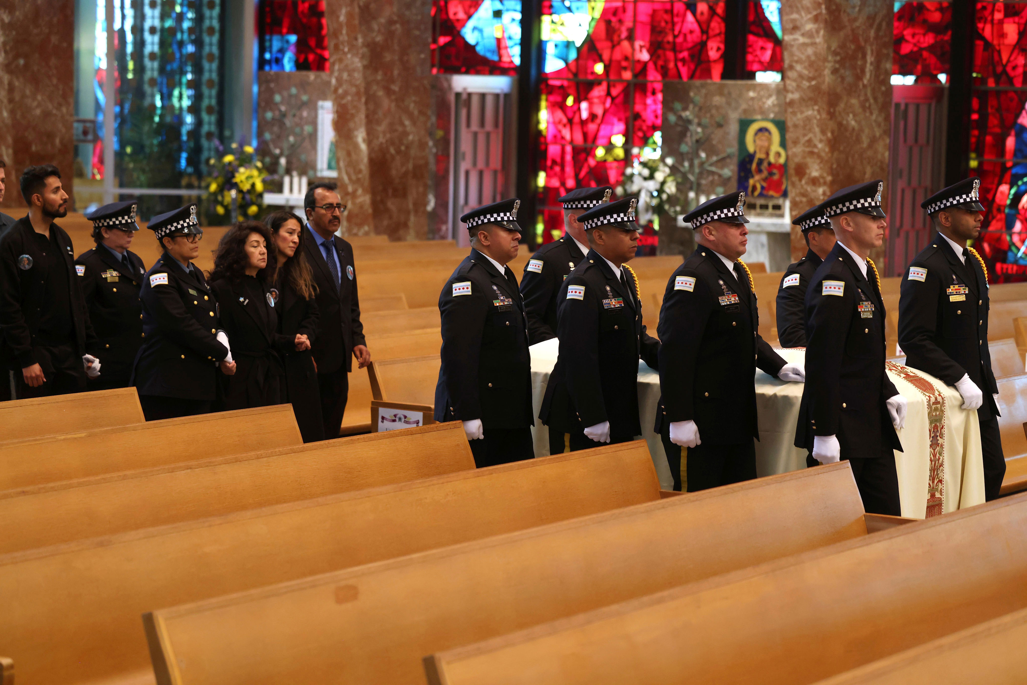 family of slain chicago police officer tells city mayor to stay away from funeral